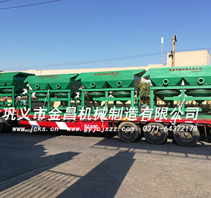 <b>LTA1515/2跳汰機(jī)組發(fā)往新疆，用于沙場(chǎng)選金</b>